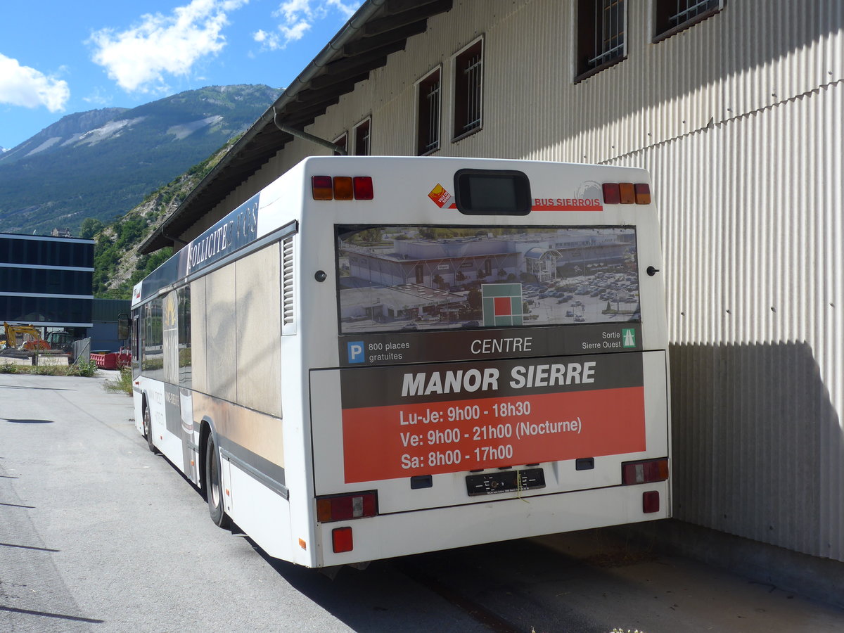 (172'744) - BS Sierre - Neoplan am 3. Juli 2016 beim Bahnhof Leuk