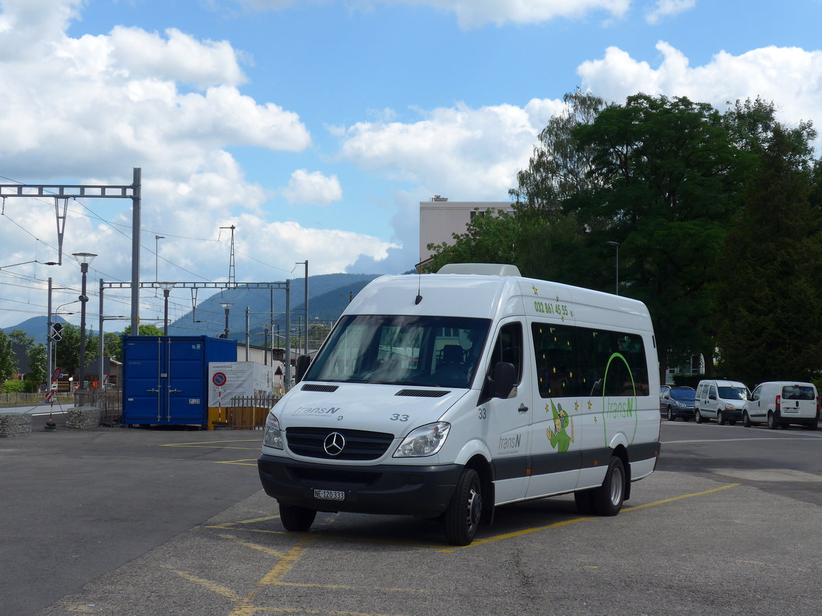 (173'574) - transN, La Chaux-de-Fonds - Nr. 33/NE 120'333 - Mercedes am 1. August 2016 beim Bahnhof Fleurier