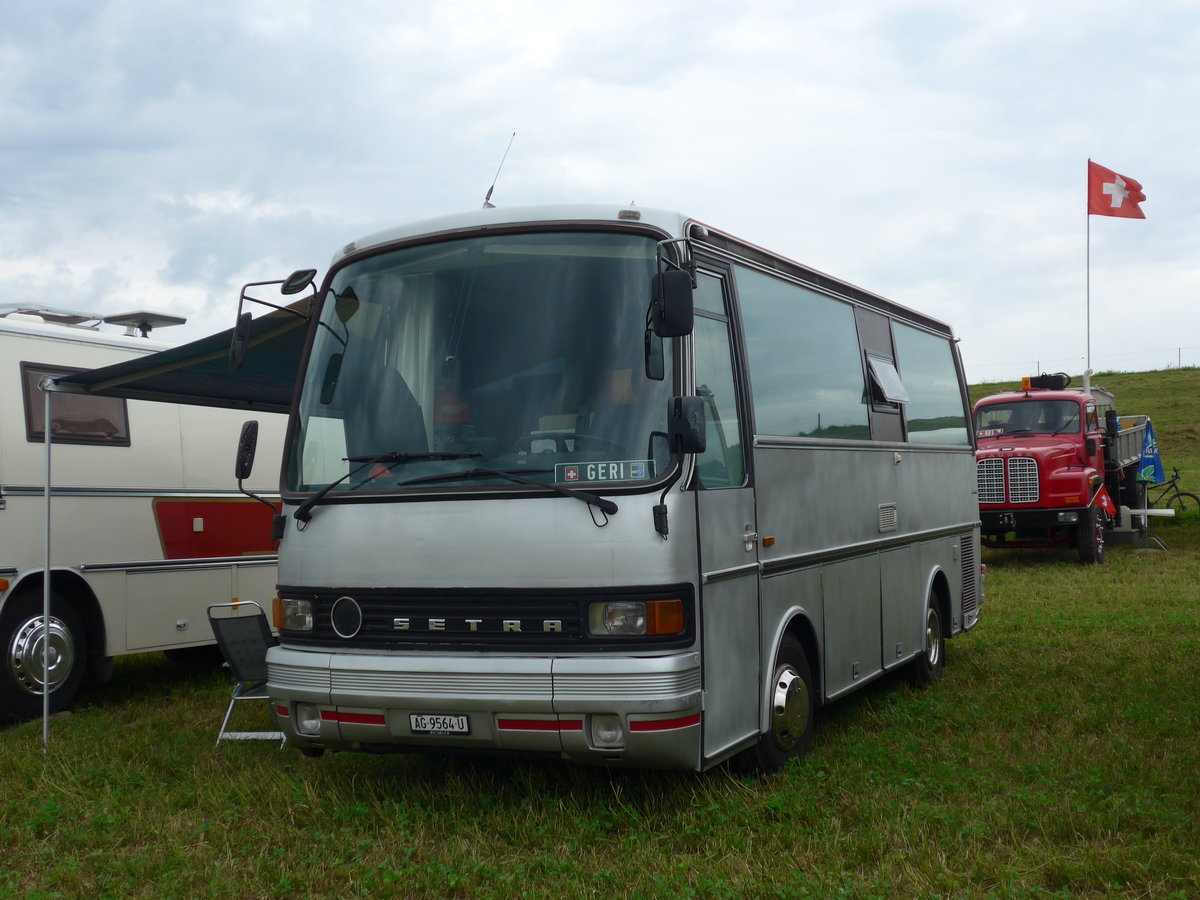 (174'039) - Aus der Schweiz: Leutwyler, Drrensch - AG 9564 U - Setra (ex Zihlmann, Zrich) am 20. August 2016 in Bsingen, Bahnhof