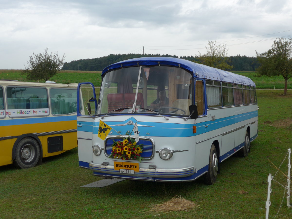 (174'068) - Aus der Schweiz: Niederer, Grub - AR 93 U - Setra am 20. August 2016 in Bsingen, Bahnhof