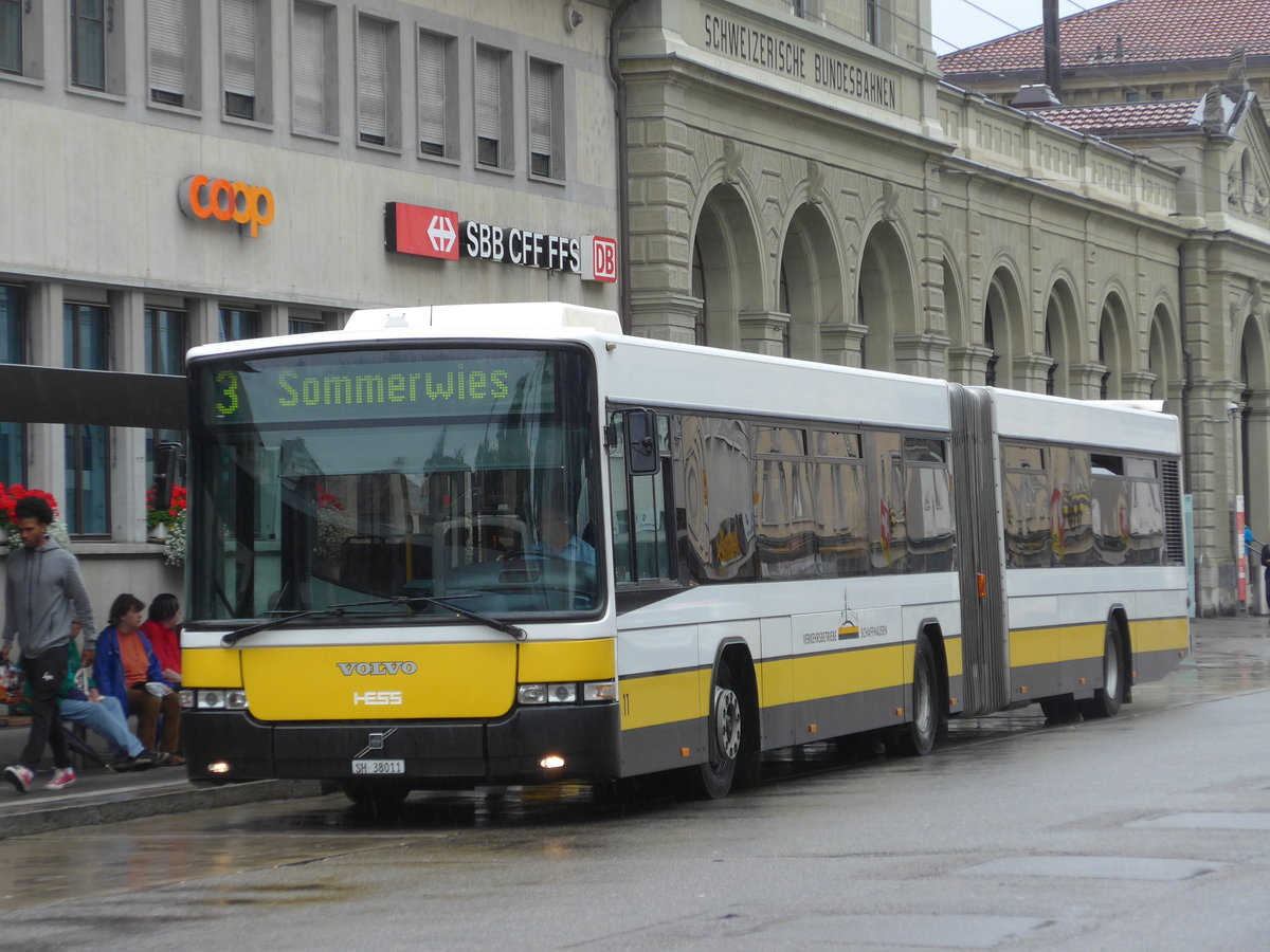 (174'105) - VBSH Schaffhausen - Nr. 11/SH 38'011 - Volvo/Hess am 20. August 2016 beim Bahnhof Schaffhausen