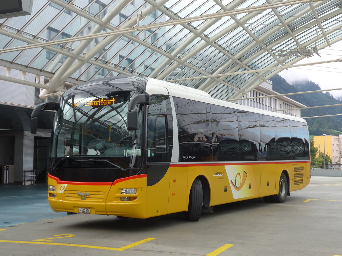 (174'146) - PostAuto Graubnden - GR 162'974 - MAN am 21. August 2016 in Chur, Postautostation