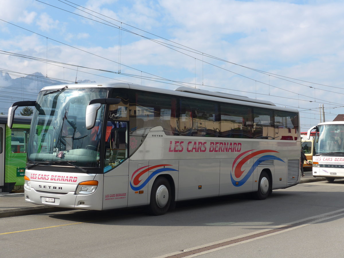 (175'578) - Bernard, Monthey - VS 120'993 - Setra am 9. Oktober 2016 beim Bahnhof Aigle