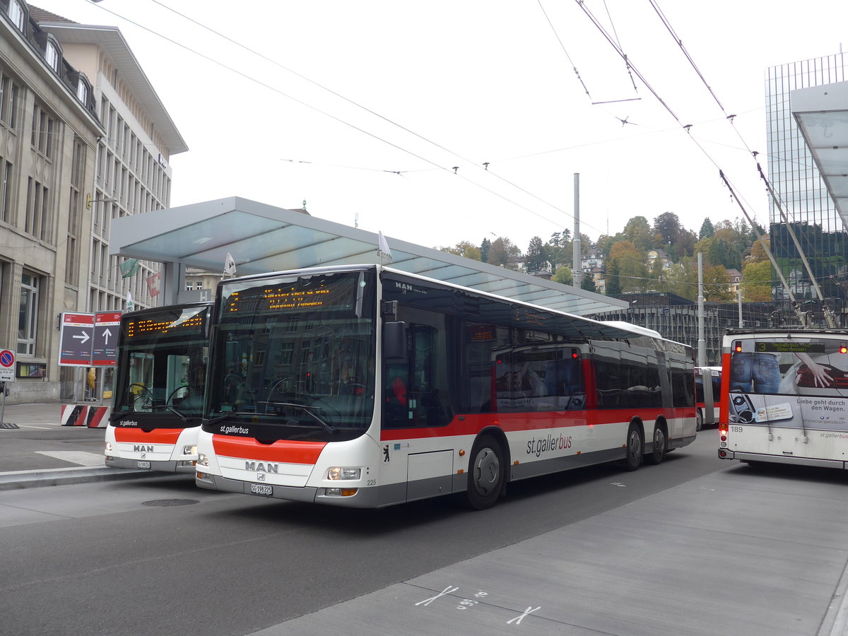 (175'630) - St. Gallerbus, St. Gallen - Nr. 225/SG 198'225 - MAN am 15. Oktober 2016 beim Bahnhof St. Gallen