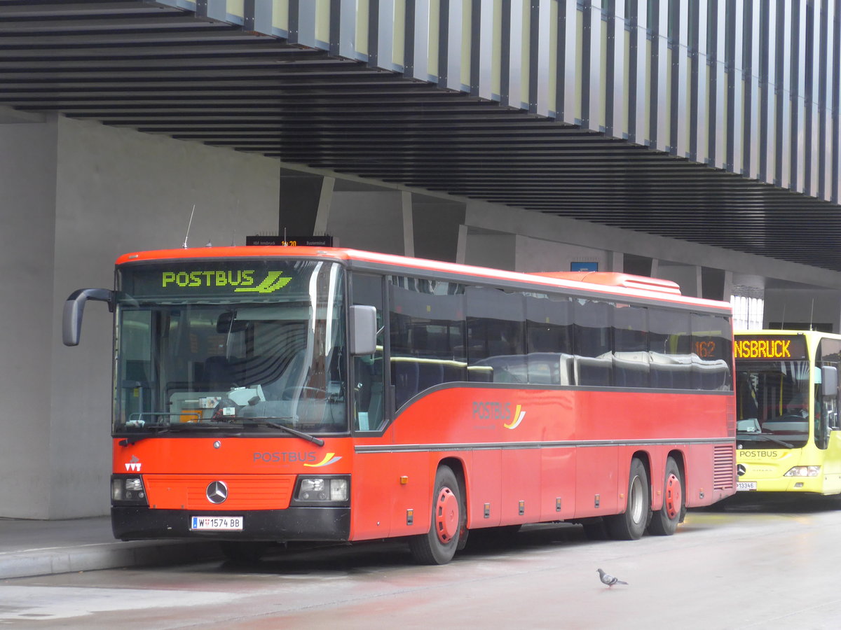 (175'834) - PostBus - W 1574 BB - Mercedes am 18. Oktober 2016 beim Bahnhof Innsbruck