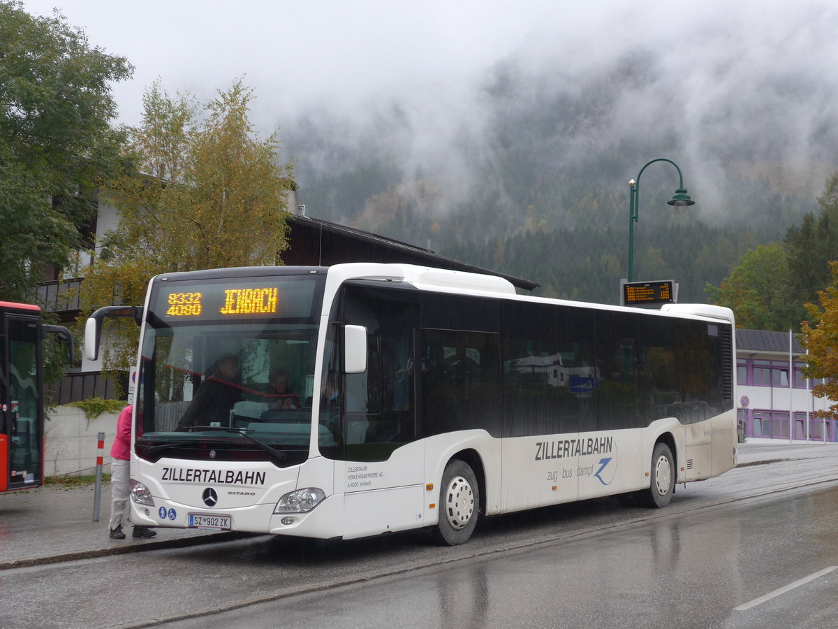 (175'910) - ZVB Jenbach - SZ 902 ZK - Mercedes am 19. Oktober 2016 in Maurach, Mittelschule