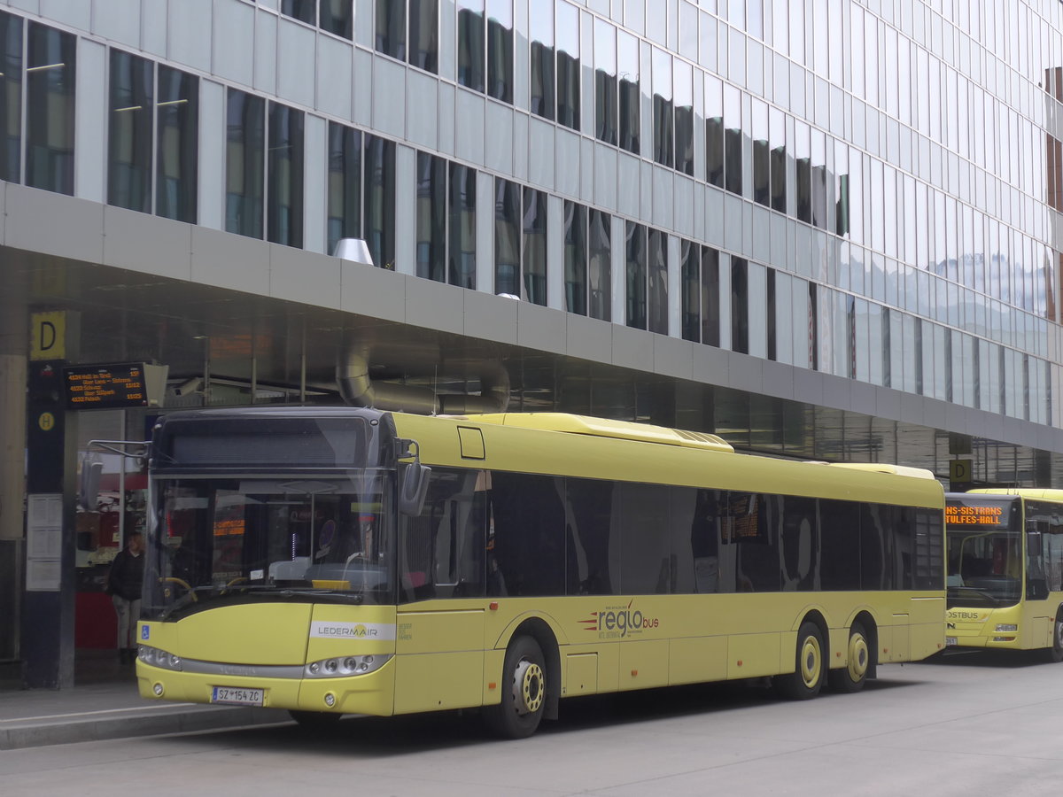 (176'128) - Ledermair, Schwaz - SZ 154 ZC - Solaris am 21. Oktober 2016 beim Bahnhof Innsbruck