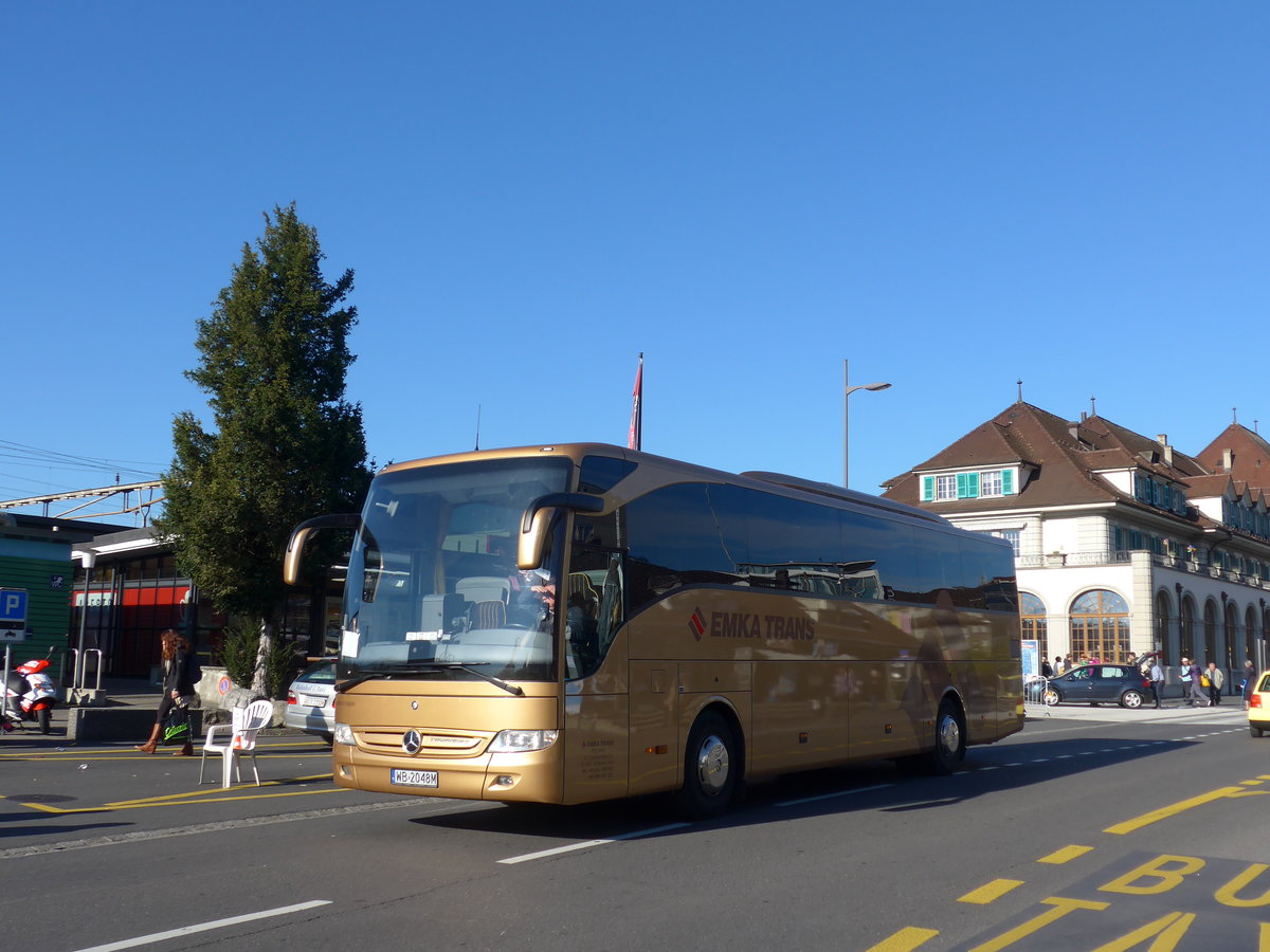 (176'232) - Aus Polen: Emka-Trans, Grodzisk Mazowiecki - WB 2048M - Mercedes am 22. Oktober 2016 beim Bahnhof Thun