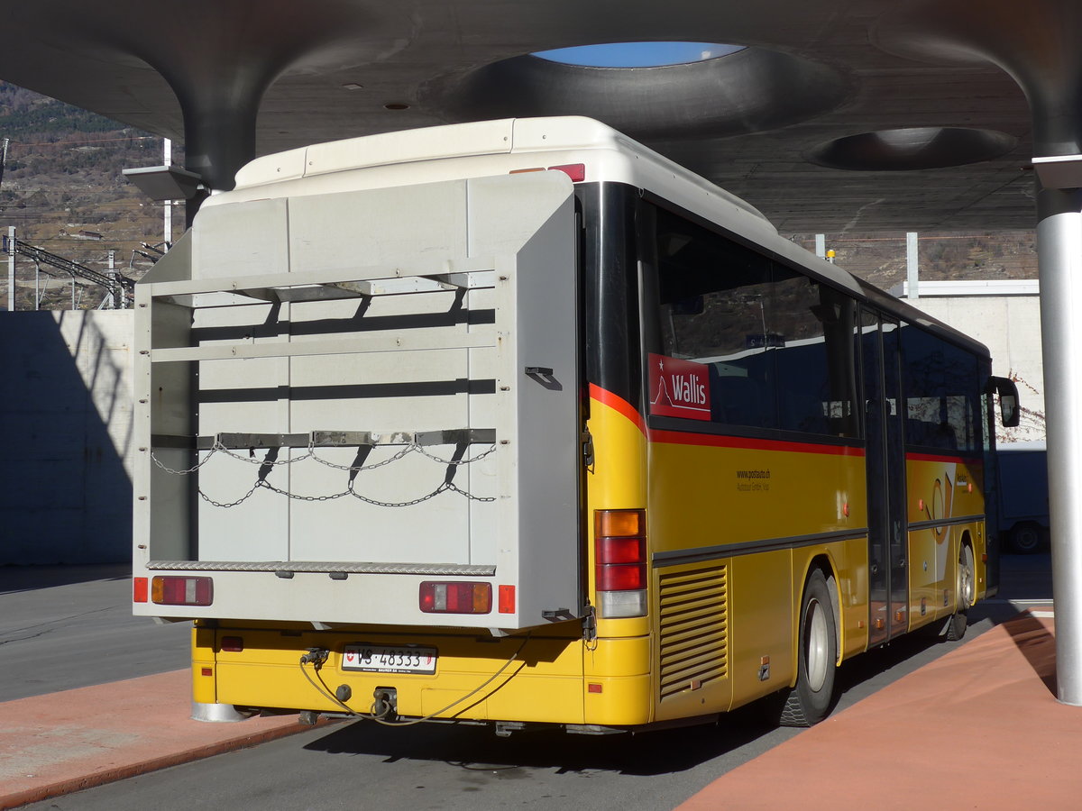 (177'034) - Autotour, Visp - VS 48'333 - Setra am 8. Dezember 2016 beim Bahnhof Visp