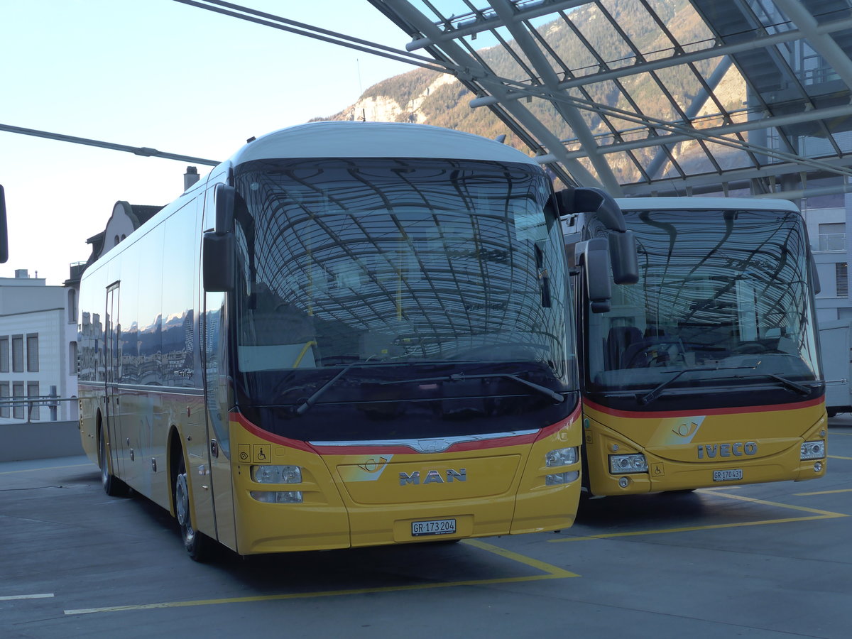 (177'051) - PostAuto Graubnden - GR 173'204 - MAN am 10. Dezember 2016 in Chur, Postautostation