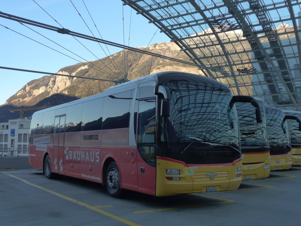 (177'057) - PostAuto Graubnden - GR 162'991 - MAN am 10. Dezember 2016 in Chur, Postautostation