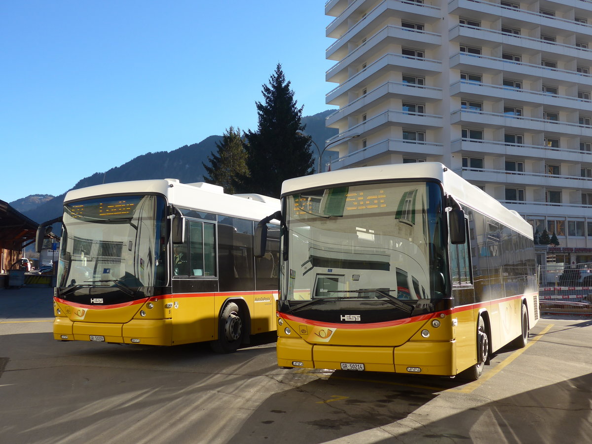 (177'090) - Fontana, Ilanz - Nr. 9/GR 50'209 + Nr. 8/GR 50'214 - Scania/Hess am 10. Dezember 2016 beim Bahnhof Ilanz