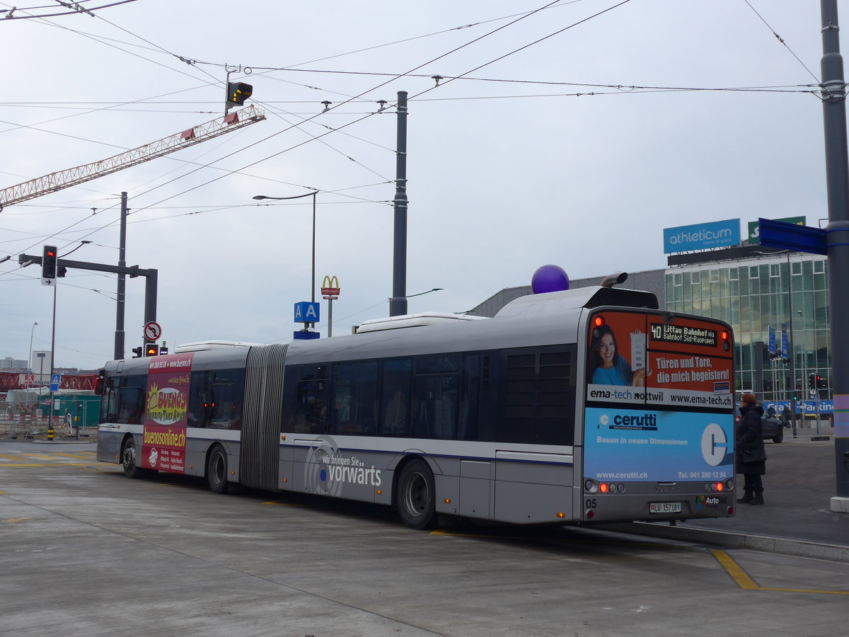 (177'189) - AAGR Rothenburg - Nr. 5/LU 15'718 - Solaris am 11. Dezember 2016 beim Bahnhof Emmenbrcke Sd