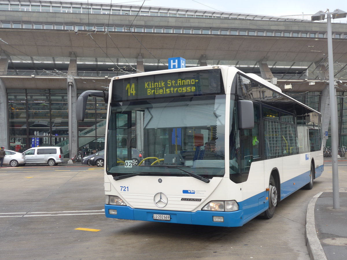 (177'192) - VBL Luzern - Nr. 721/LU 202'669 - Mercedes (ex Heggli, Kriens Nr. 721) am 11. Dezember 2016 beim Bahnhof Luzern