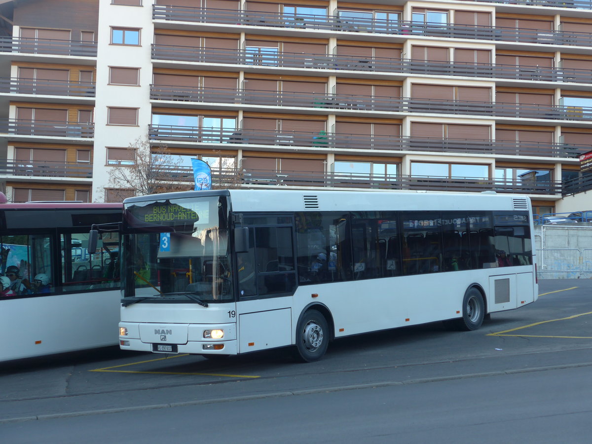 (177'248) - Lathion, Sion - Nr. 19/VS 197'617 - MAN/Gppel (ex Frhlich, Zrich Nr. 54) am 18. Dezember 2016 in Haute-Nendaz, Tlcabine