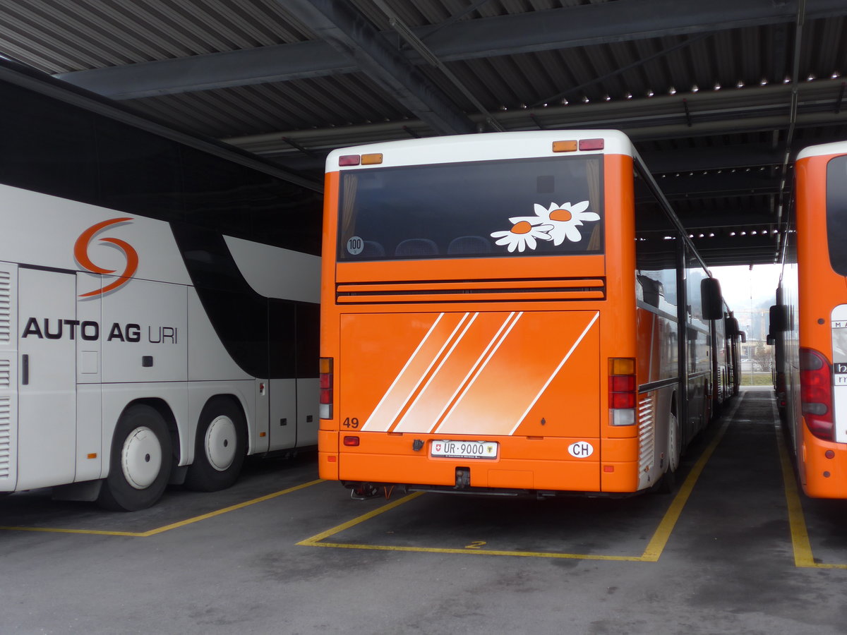 (177'498) - AAGU Altdorf - Nr. 49/UR 9000 - Setra am 30. Dezember 2016 in Schattdorf, Garage