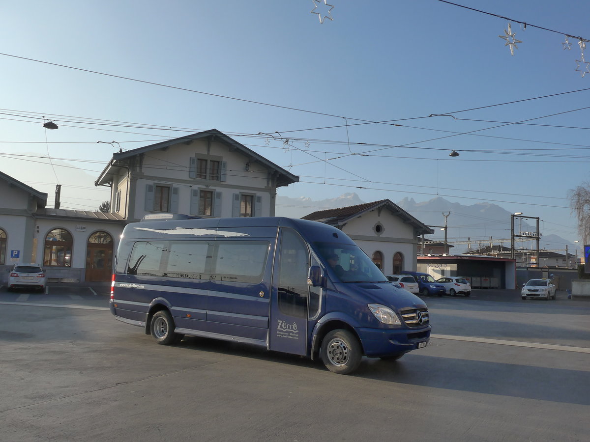 (177'544) - Zorro, Villars - Nr. 10/VD 707 Mercedes am 1. Januar 2017 beim Bahnhof Aigle