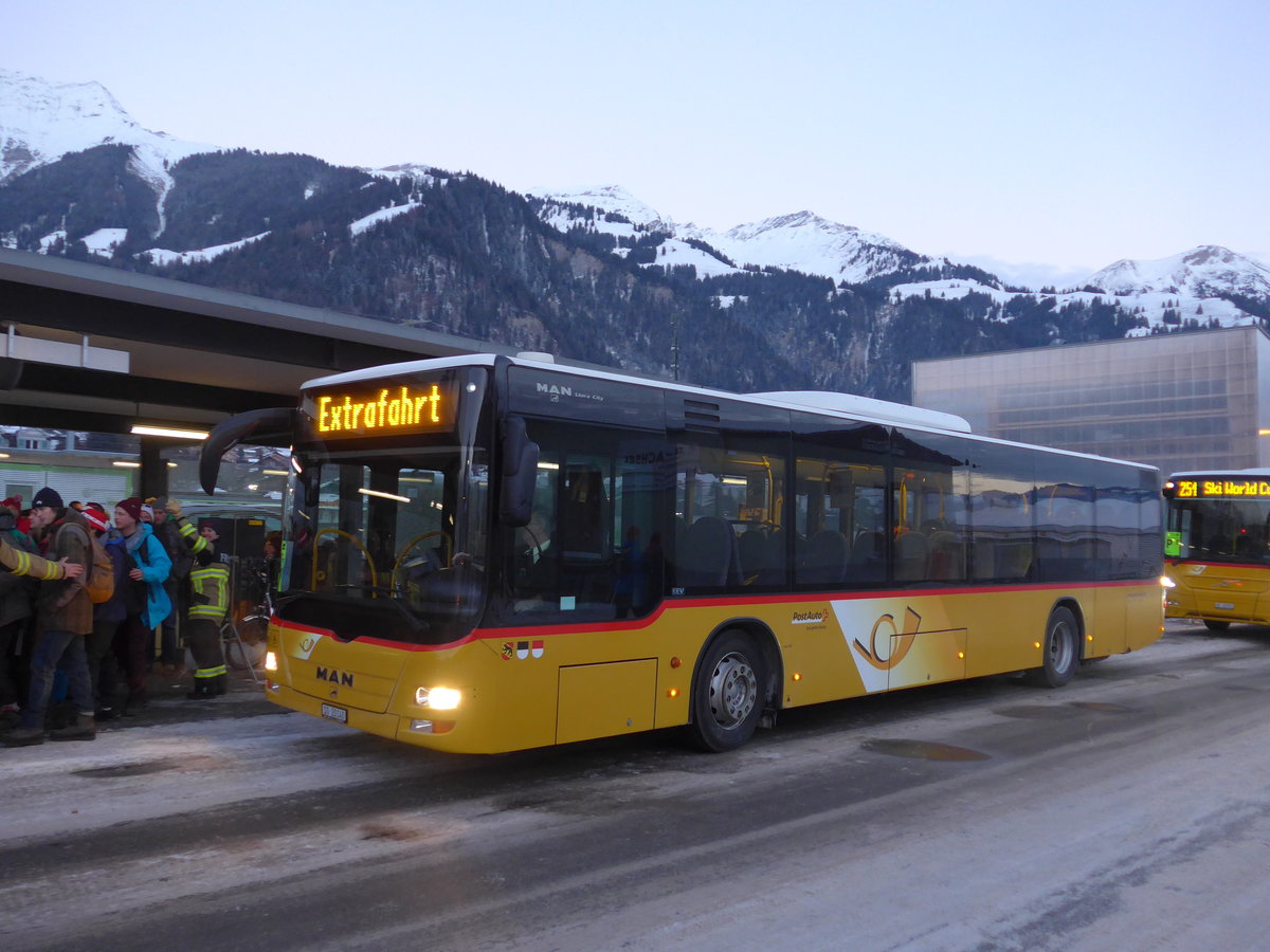 (177'601) - Steiner, Messen - SO 20'140 - MAN am 7. Januar 2017 beim Bahnhof Frutigen