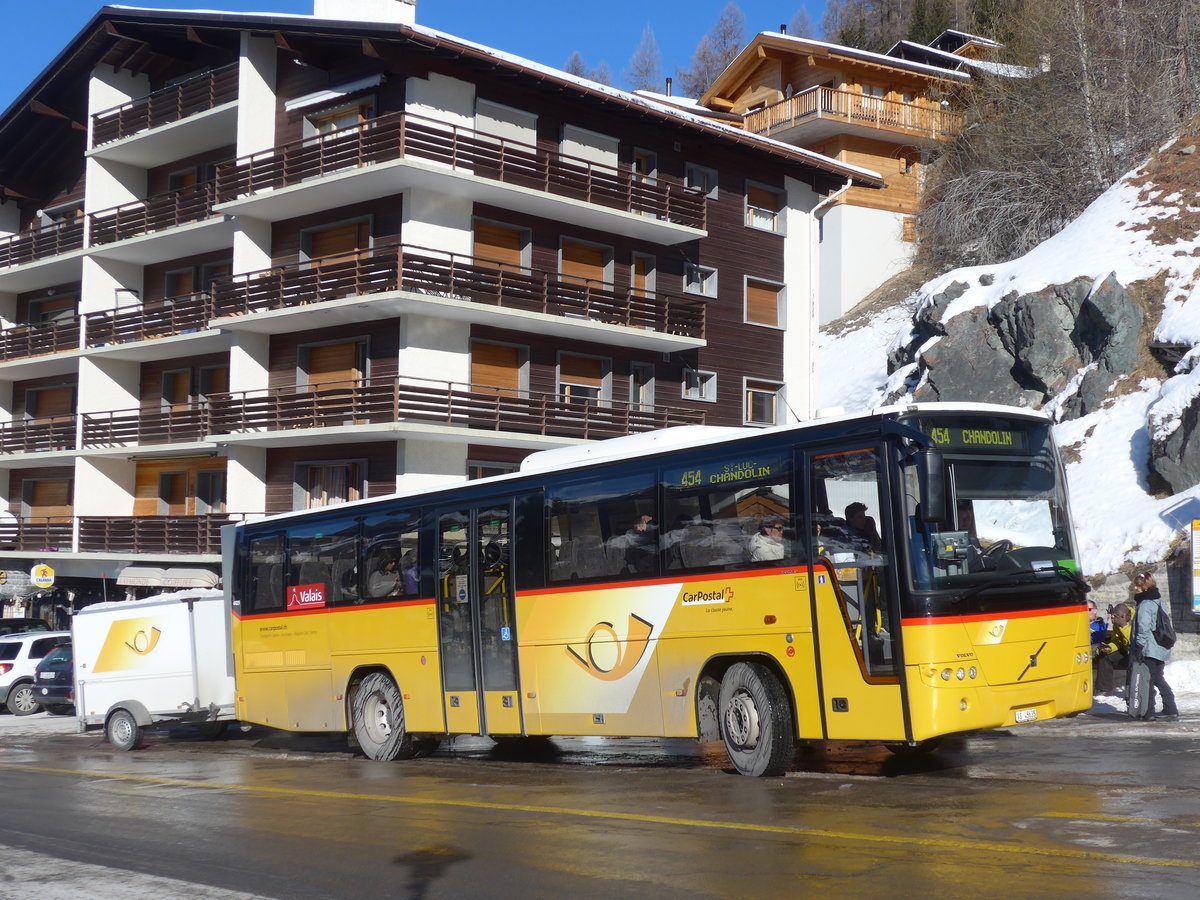 (178'117) - TSAR, Sierre - VS 45'635 - Volvo (ex Epiney, Ayer) am 21. Januar 2017 in St-Luc, Post