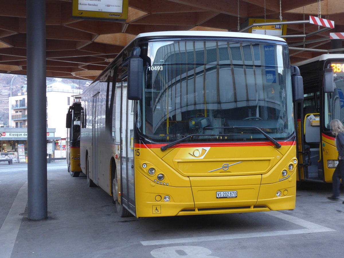 (178'167) - Lathion, Sion - Nr. 15/VS 202'870 - Volvo am 28. Januar 2017 beim Bahnhof Sion