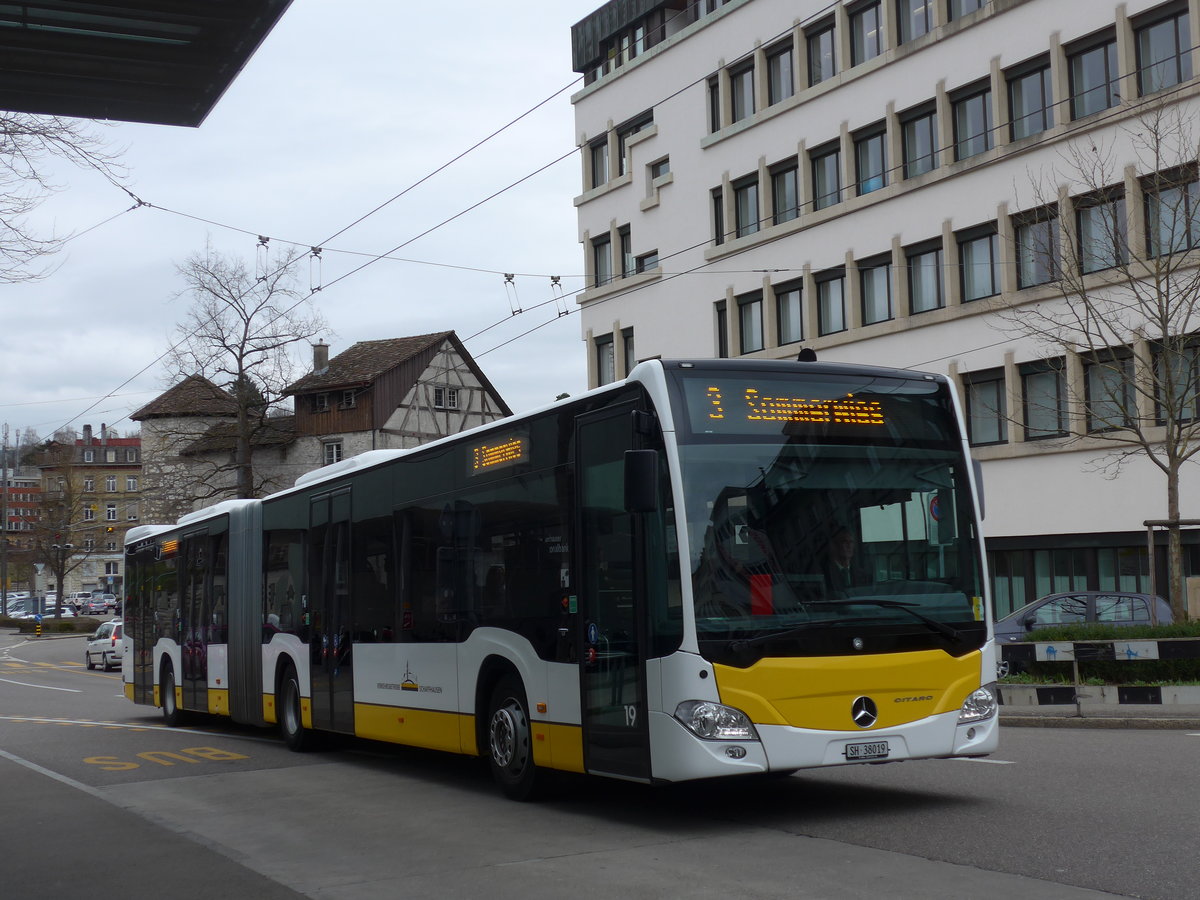 (179'036) - VBSH Schaffhausen - Nr. 19/SH 38'019 - Mercedes am 20. Mrz 2017 beim Bahnhof Schaffhausen