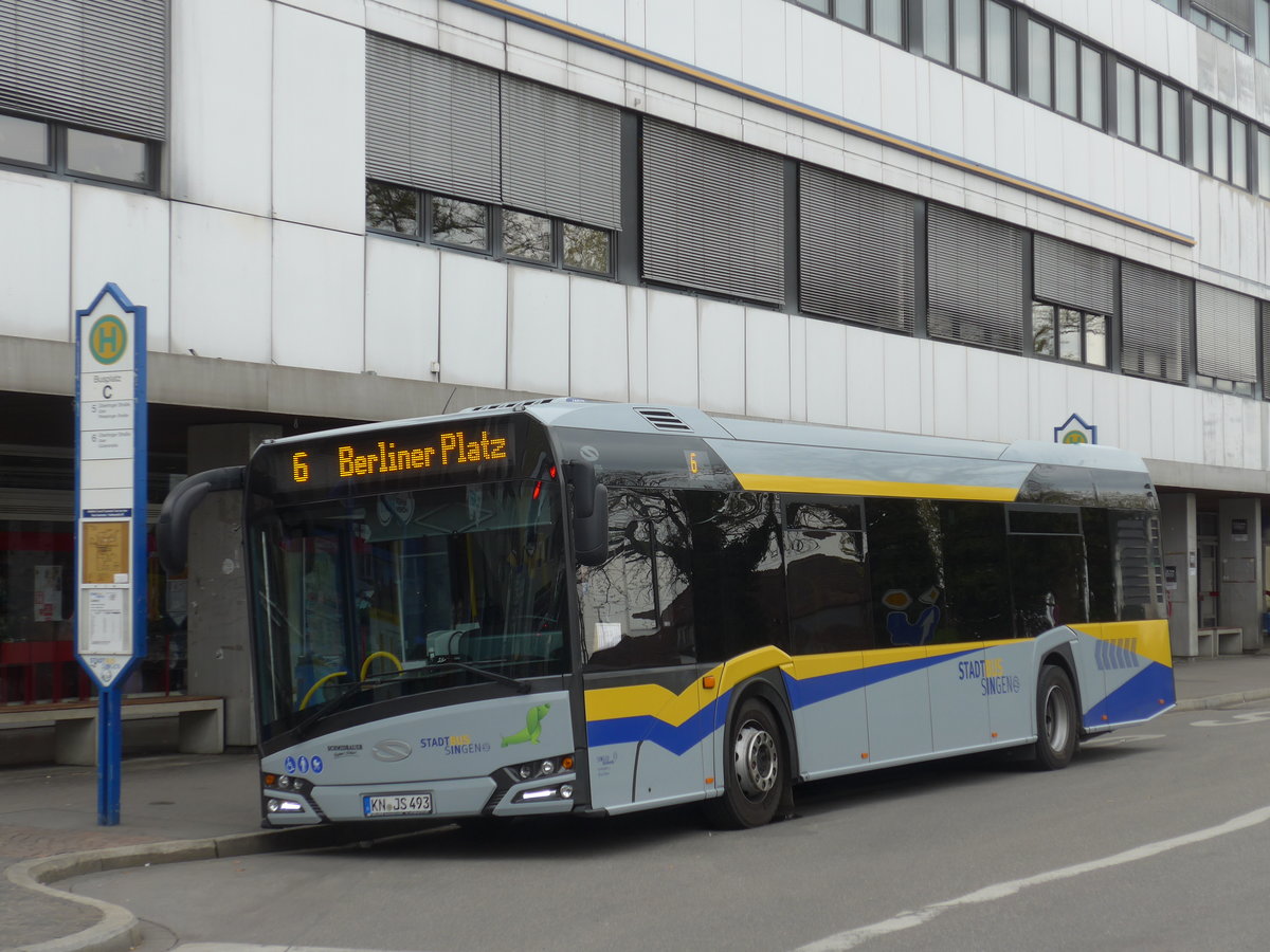 (179'657) - SWS Singen - KN-JS 493 - Solaris am 17. April 2017 beim Bahnhof Singen