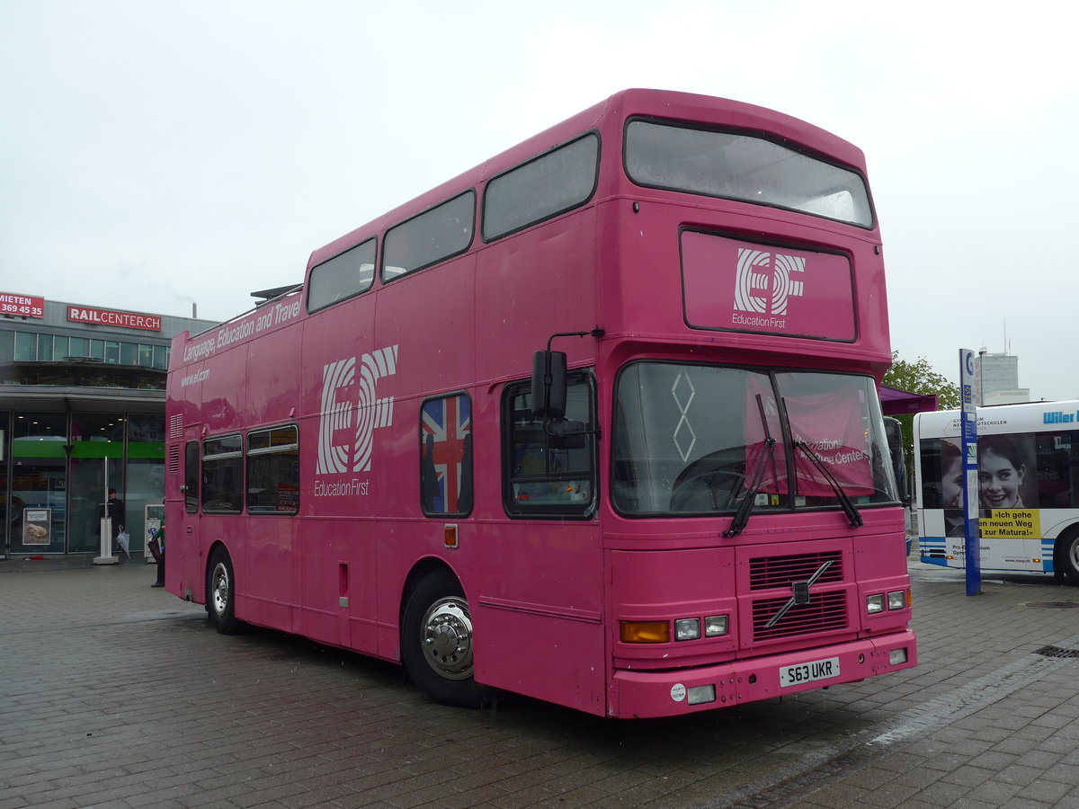 (179'711) - Aus England: EF, London - S63 UKR - Volvo am 26. April 2017 beim Bahnhof Wil