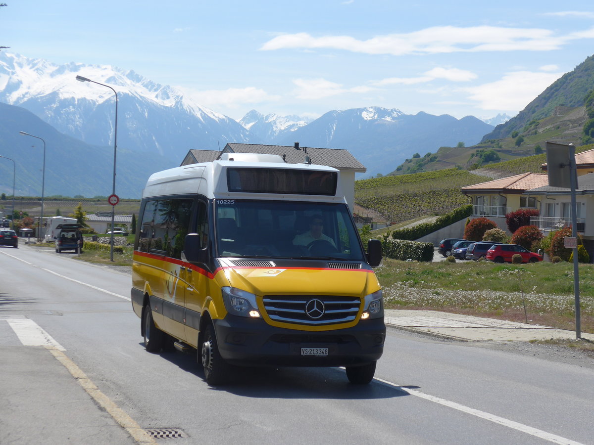 (179'941) - Buchard, Leytron - VS 213'348 - Mercedes am 30. April 2017 in Leytron, Route de Saillon