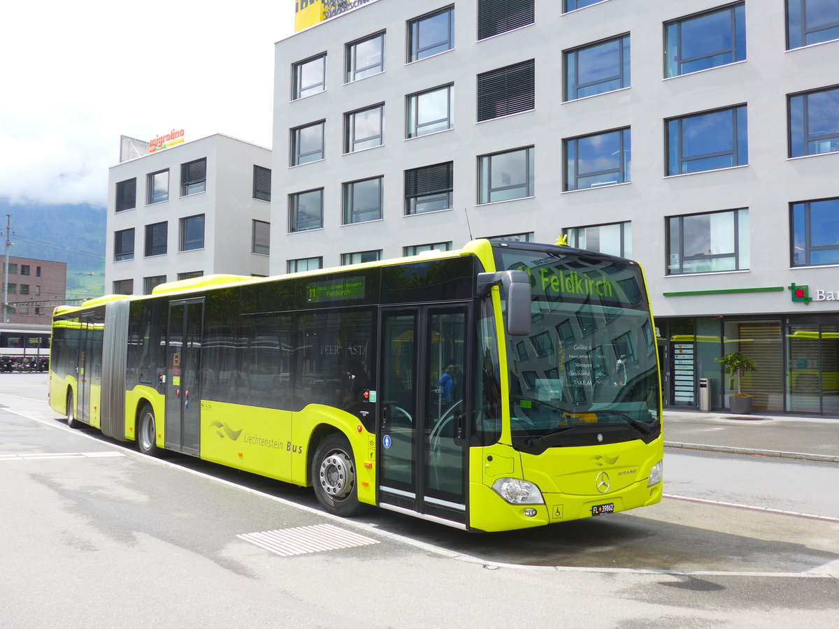 (180'004) - Aus Liechtenstein: LBA Vaduz - Nr. 62/FL 39'862 - Mercedes am 4. Mai 2017 beim Bahnhof Sargans