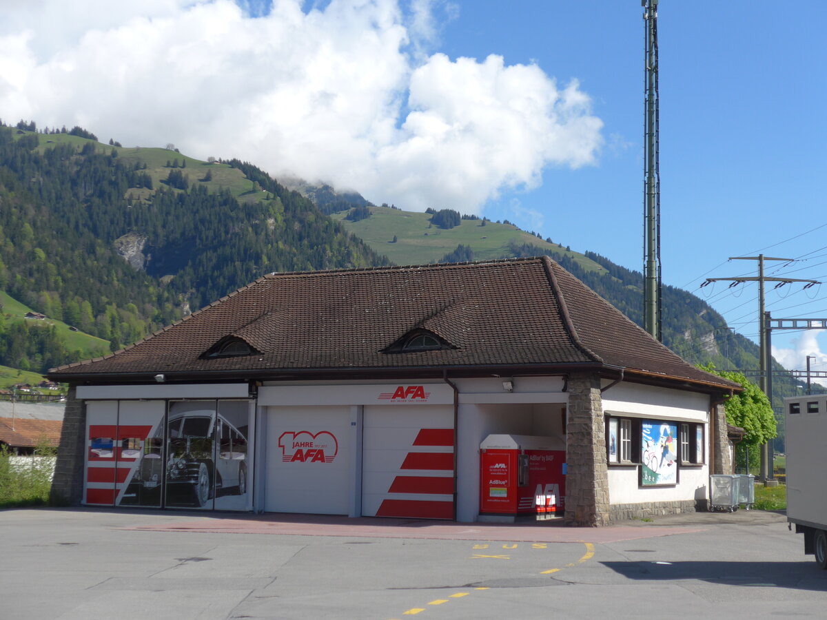 (180'139) - Alte AFA-Garage am 15. Mai 2017 beim Bahnhof Frutigen