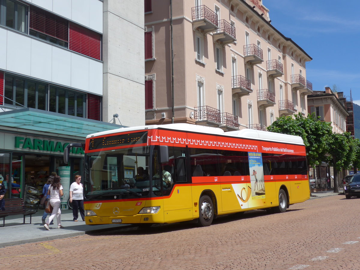 (180'542) - AutoPostale Ticino - TI 237'032 - Mercedes am 23. Mai 2017 beim Bahnhof Bellinzona