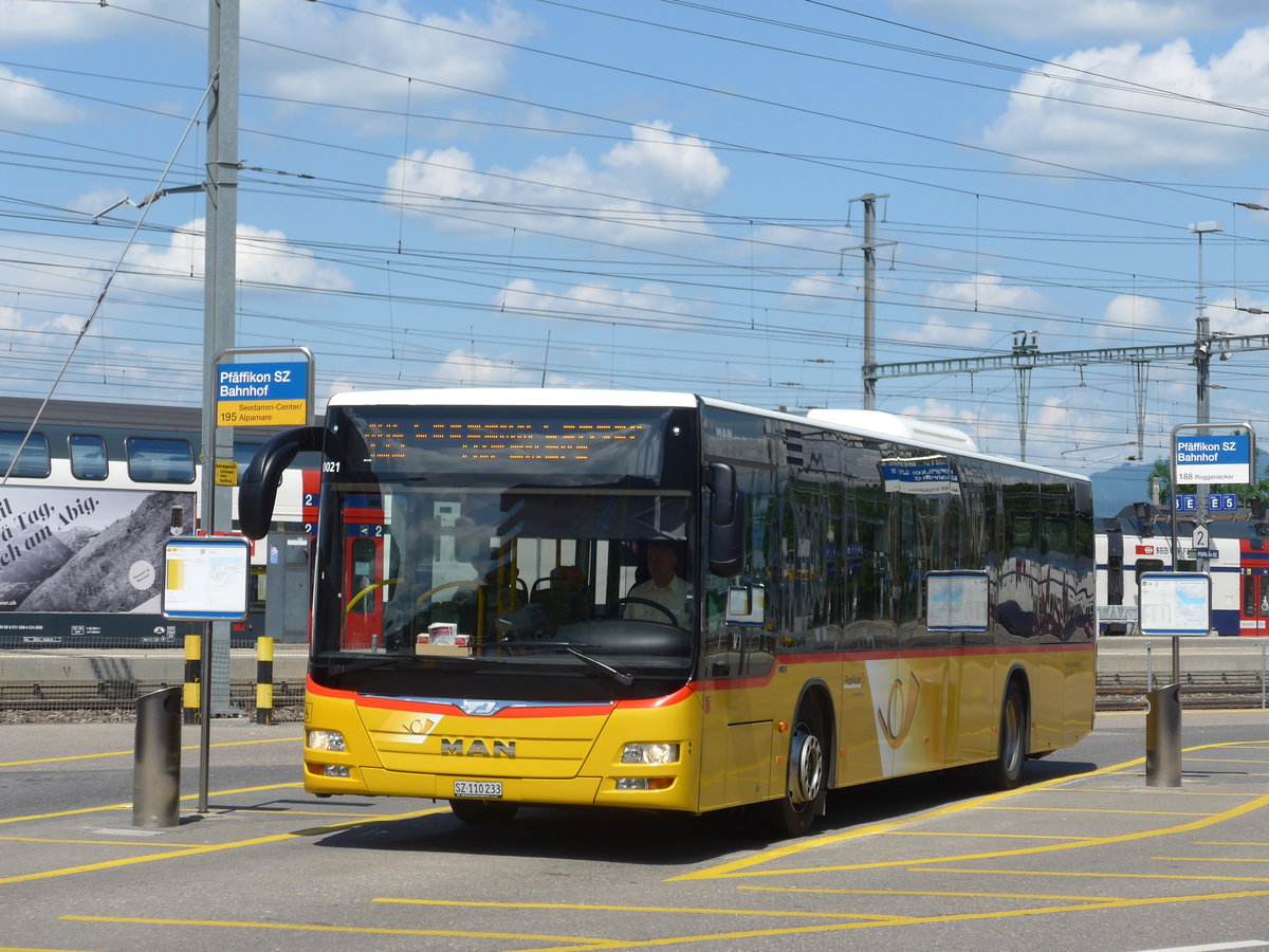 (181'118) - Schuler, Feusisberg - SZ 110'233 - MAN am 15. Juni 2017 beim Bahnhof Pfffikon