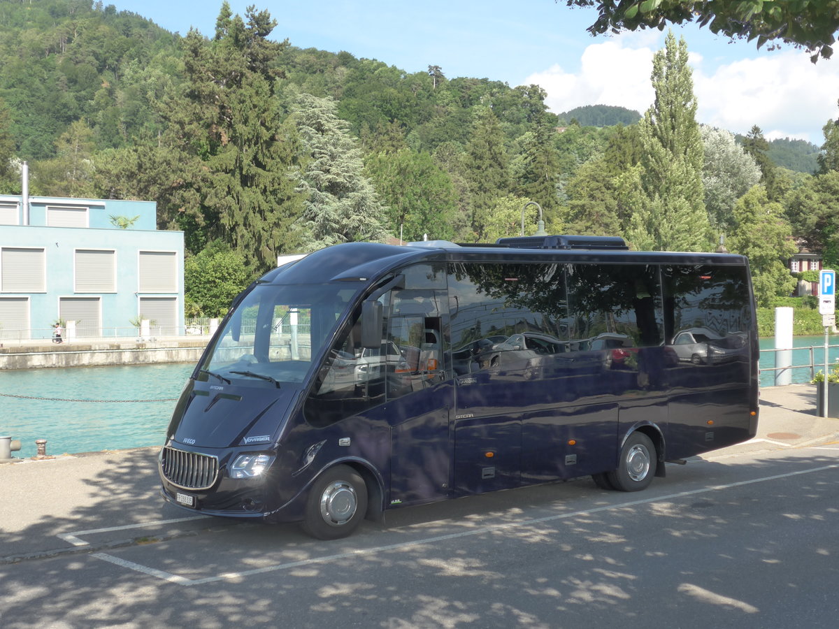 (181'147) - Busmiete, Mnchenstein - FR 288'335 - Iveco/Sitcar am 17. Juni 2017 bei der Schifflndte Thun