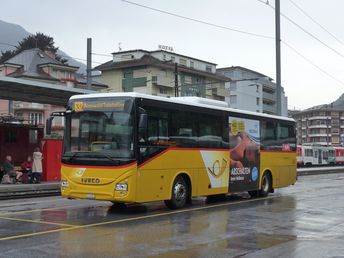 (181'879) - PostAuto Wallis - VS 424'841 - Iveco am 9. Juli 2017 beim Bahnhof Brig