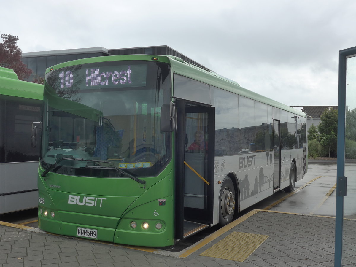 (181'889) - BusIt, Hamilton - Nr. 5035/KNM509 - Volvo/GBV NZ am 29. April 2018 in Hamilton, Centralstation 