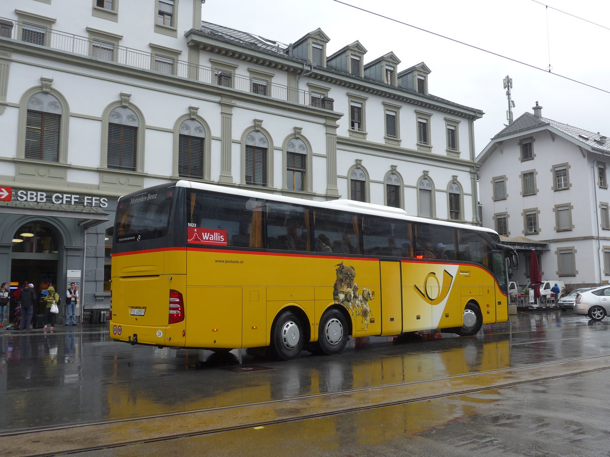 (181'894) - PostAuto Wallis - VS 62'850 - Mercedes am 9. Juli 2017 beim Bahnhof Brig