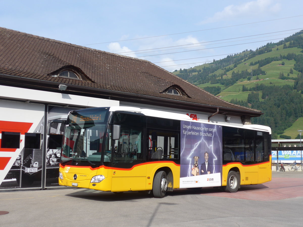 (182'165) - PostAuto Bern - BE 653'383 - Mercedes am 22. Juli 2017 beim Bahnhof Frutigen