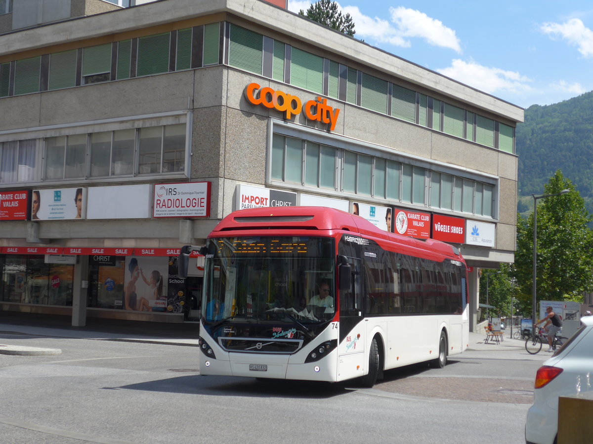 (182'217) - PostAuto Wallis - Nr. 74/VS 420'832 - Volvo am 23. Juli 2017 in Sion, Place du Midi