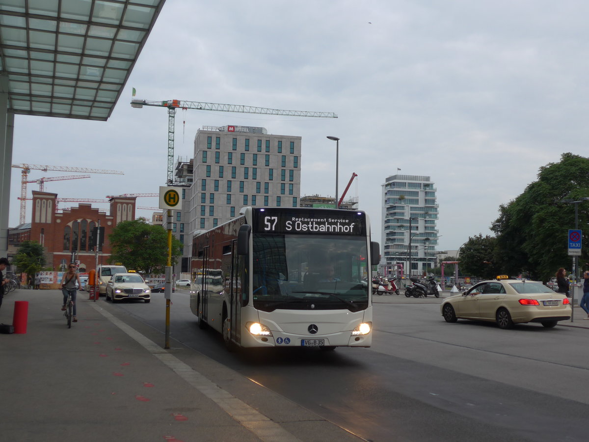 (183'393) - ??? - VG-B 35 - Mercedes am 10. August 2017 beim Bahnhof Berlin Ost