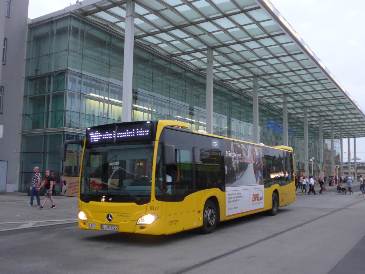 (183'403) - BVG Berlin - Nr. 8322/B-VB 8322 - Mercedes am 10. August 2017 beim Bahnhof Berlin Ost