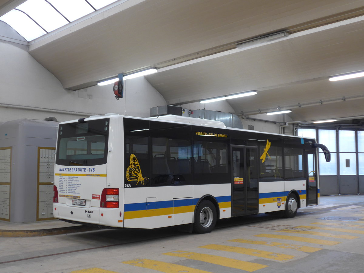 (184'037) - TMR Martigny - Nr. 111/VS 216'318 - MAN/Gppel am 24. August 2017 in Verbier, Postautostation