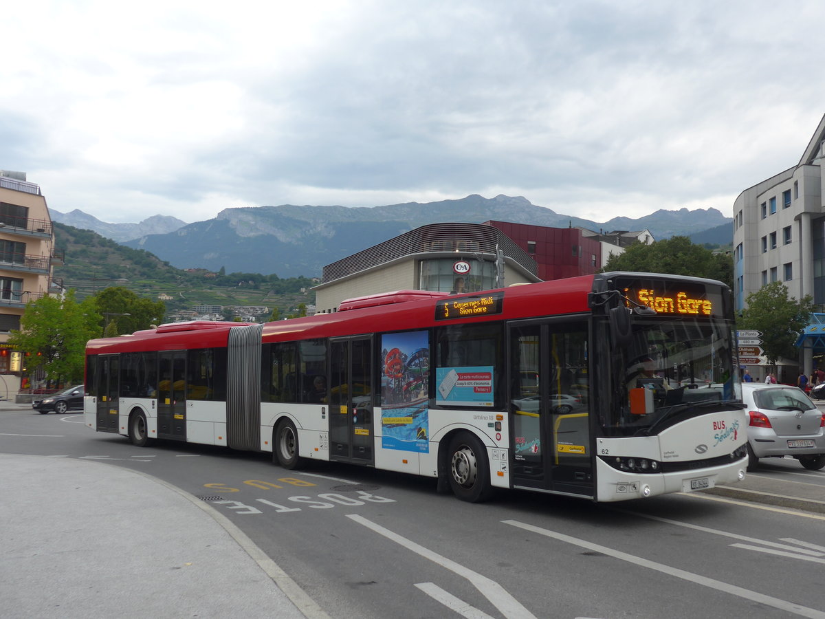 (184'082) - PostAuto Wallis - Nr. 62/VS 84'344 - Solaris am 24. August 2017 beim Bahnhof Sion