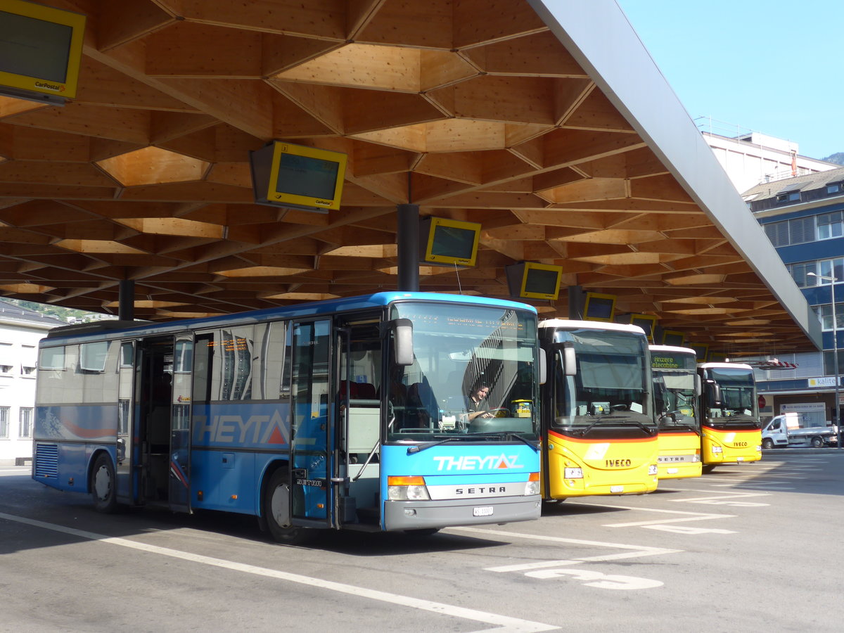 (184'137) - Theytaz, Sion - VS 11'007 - Setra am 25. August 2017 beim Bahnhof Sion