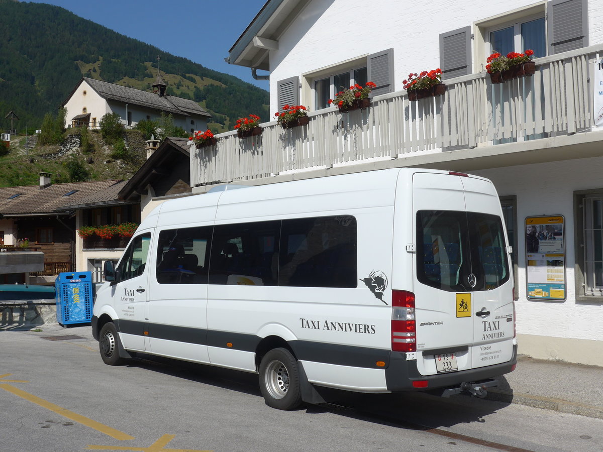 (184'164) - Michel, Vissoie - VS 233 - Mercedes am 25. August 2017 in Vissoie, Post