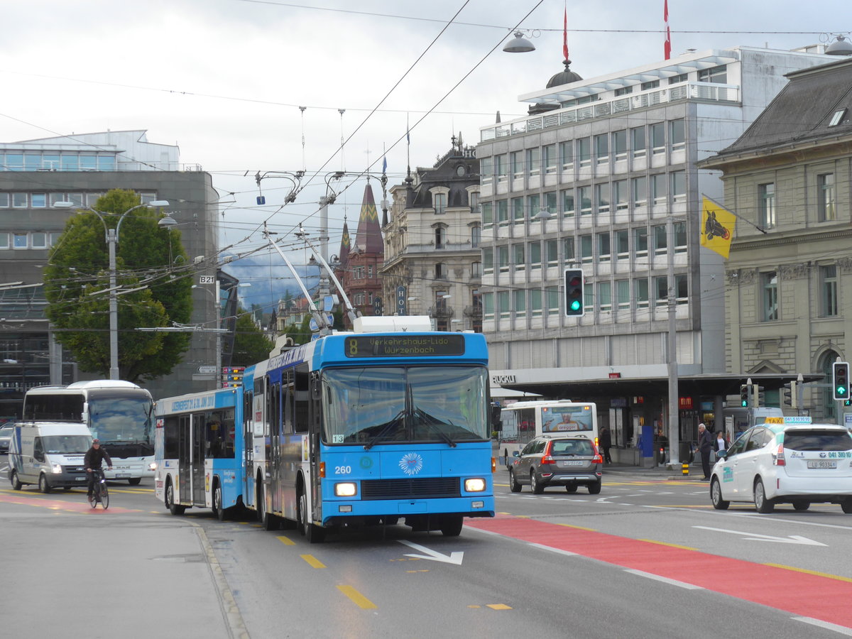 (185'115) - VBL Luzern - Nr. 260 - NAW/R&J-Hess Trolleybus am 18. September 2017 in Luzern, Bahnhofbrcke