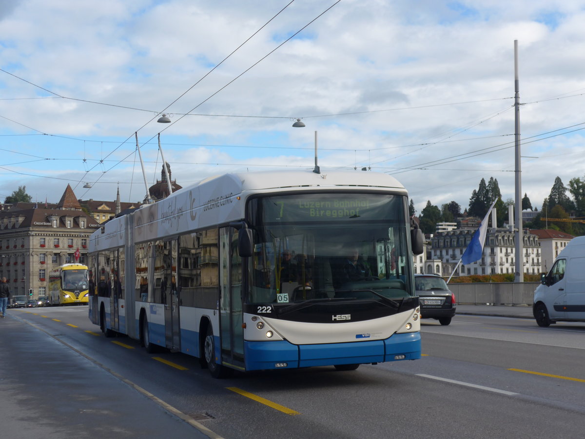 (185'144) - VBL Luzern - Nr. 222 - Hess/Hess Gelenktrolleybus am 18. September 2017 in Luzern, Bahnhofbrcke