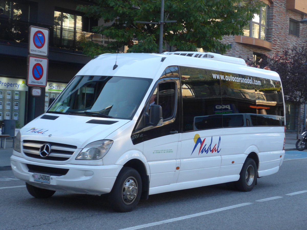 (185'414) - Nadal, Andorra la Vella - J4060 - Mercedes am 27. September 2017 in La Massana, Les Entrades