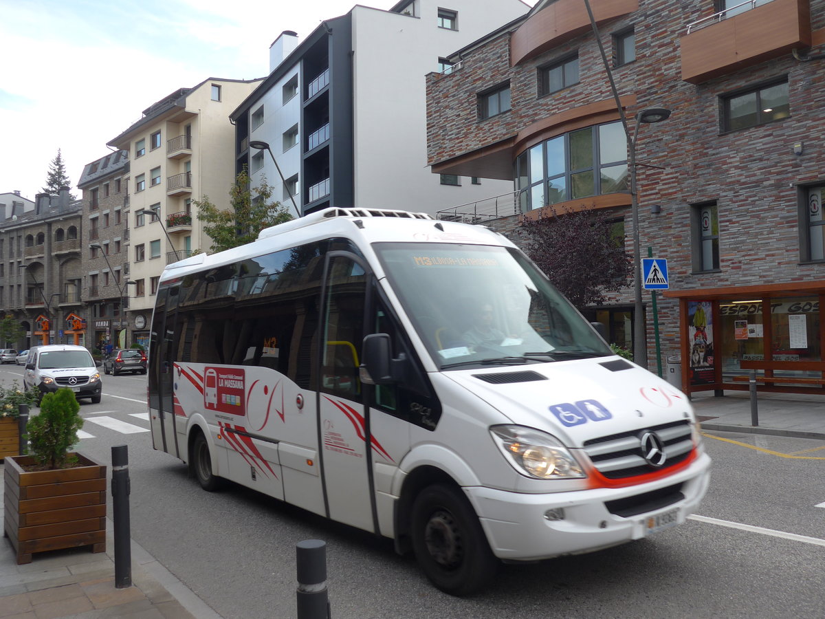 (185'585) - CIA Andorra la Vella - K9363 - Mercedes am 28. September 2017 in La Massana, Les Entrades