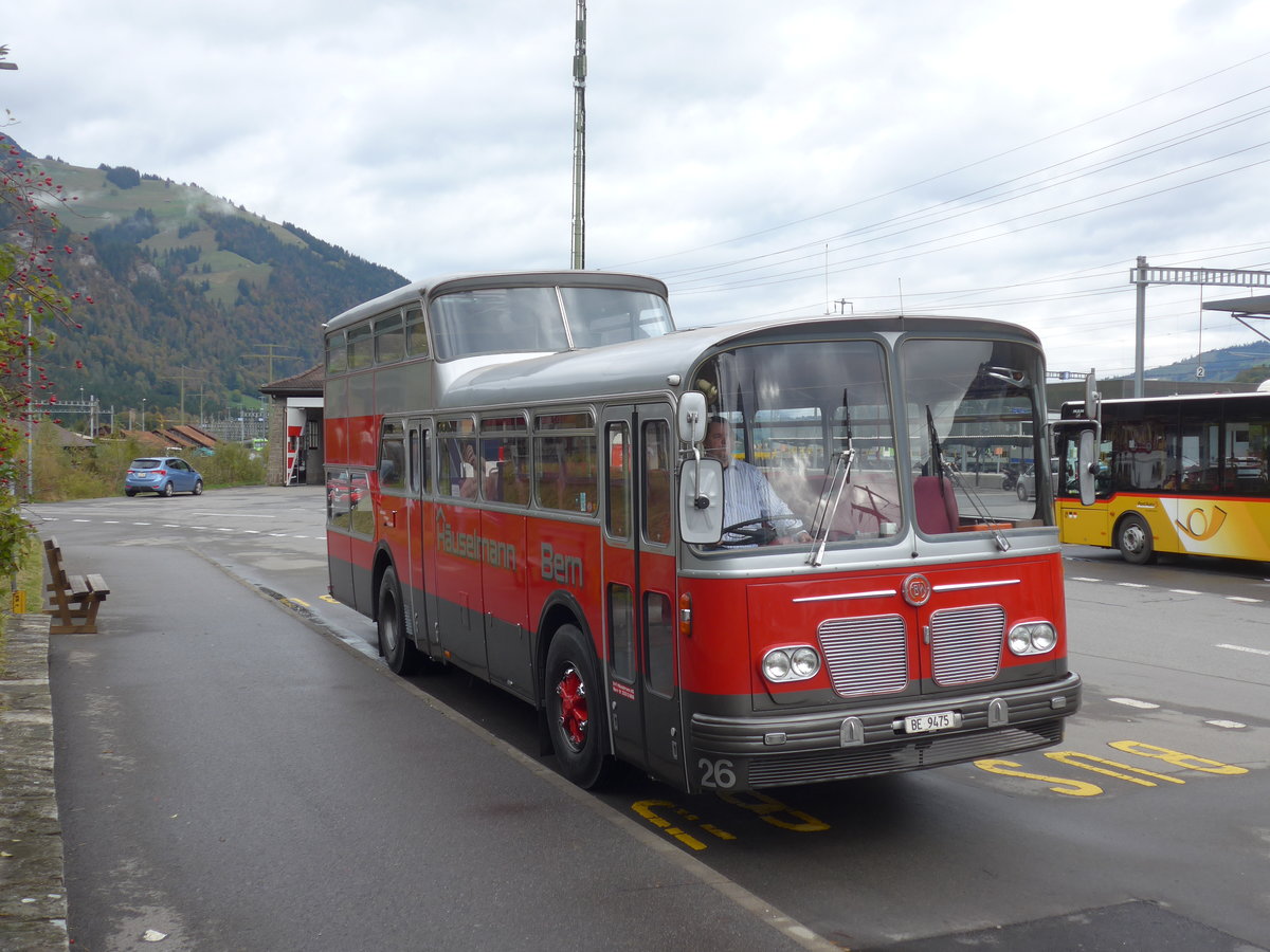 (185'774) - Huselmann, Bern - Nr. 26/BE 9475 - FBW/Vetter-R&J Anderthalbdecker (ex AFA Adelboden Nr. 9) am 8. Oktober 2017 beim Bahnhof Frutigen