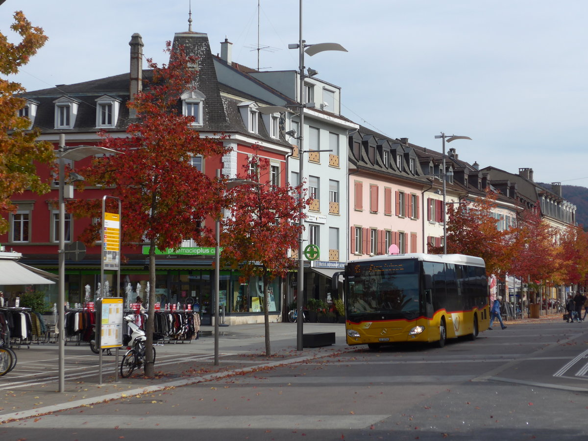 (186'042) - CarPostal Ouest - JU 32'766 - Mercedes (ex Nr. 26) am 21. Oktober 2017 beim Bahnhof Delmont